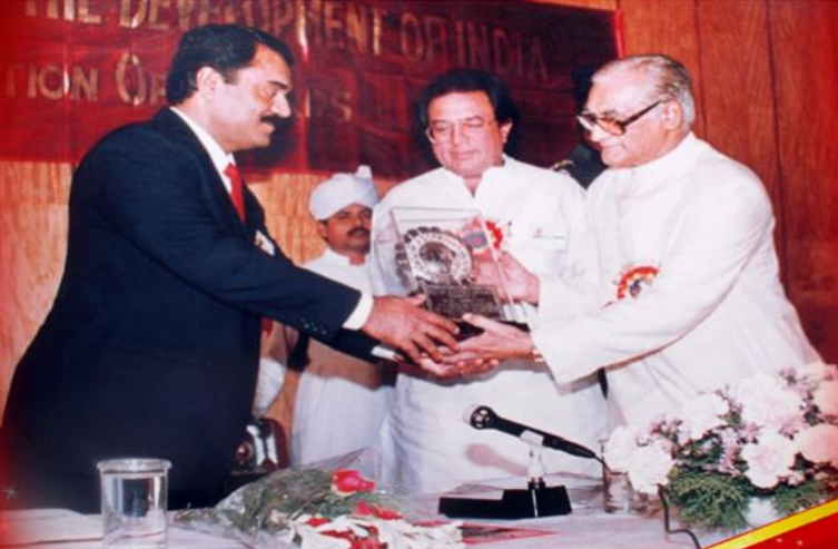 Vijaya Rattna Award